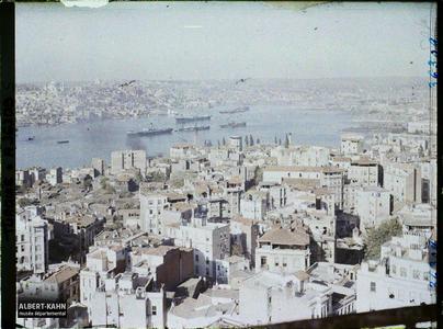 Turquie, Constantinople, Panorama s/ la Corne d'Or, vers Eyoub. La Corne d'Or, vue depuis le haut de la tour de Galata (rive gauche, nord) vers le faubourg d'Eyüp