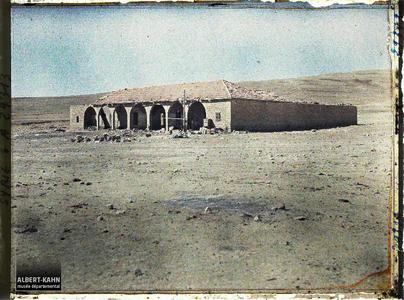 Syrie, Rte d'Aley à Damas, Le Khand'Aïn Djedeideh, Bivouac des 21, 22 et 23 juillet 1920. Un caravansérail