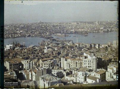 Turquie, Constantinople, Panorama s/ la Corne d'Or vers Mehmed Djami et Vieux Pont. La Corne d'Or, vue depuis le haut de la tour de Galata (rive gauche, nord). Au centre, le vieux port : port de Mahmud ou port d'Azap Kapi